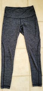 Peephole yoga pants